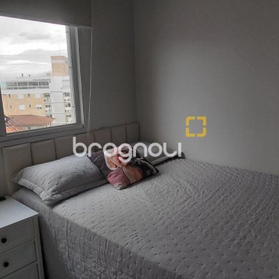 Apartamento com 81m², 3 quartos (sendo 1 suíte), 2 garagens, no bairro Capoeiras em Florianópolis