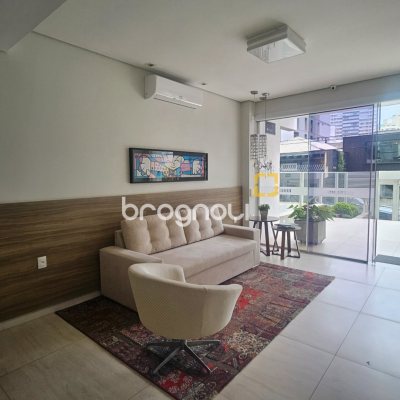 Apartamento com 214m², 4 quartos (sendo 1 suíte), 2 garagens, no bairro Centro em Florianópolis