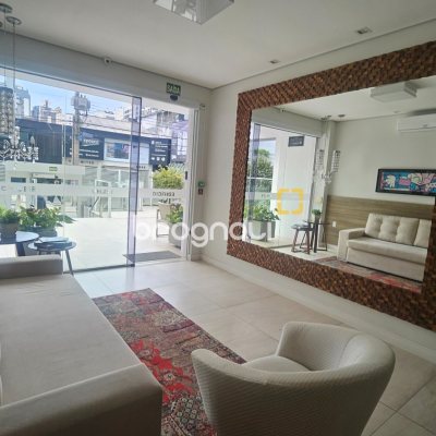 Apartamento com 214m², 4 quartos (sendo 1 suíte), 2 garagens, no bairro Centro em Florianópolis