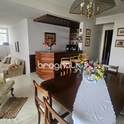 Apartamento com 214m², 4 quartos (sendo 1 suíte), 2 garagens, no bairro Centro em Florianópolis