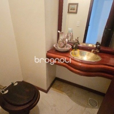 Apartamento com 214m², 4 quartos (sendo 1 suíte), 2 garagens, no bairro Centro em Florianópolis