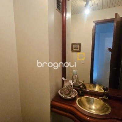 Apartamento com 214m², 4 quartos (sendo 1 suíte), 2 garagens, no bairro Centro em Florianópolis