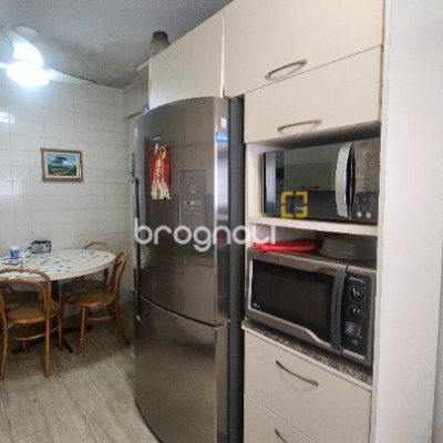 Apartamento com 214m², 4 quartos (sendo 1 suíte), 2 garagens, no bairro Centro em Florianópolis