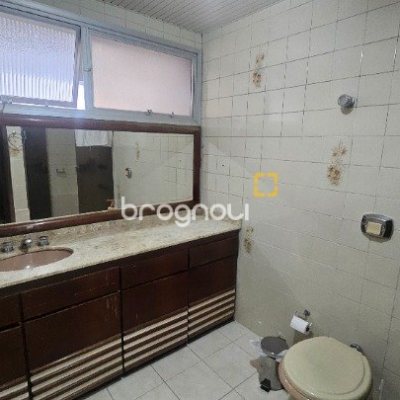 Apartamento com 214m², 4 quartos (sendo 1 suíte), 2 garagens, no bairro Centro em Florianópolis