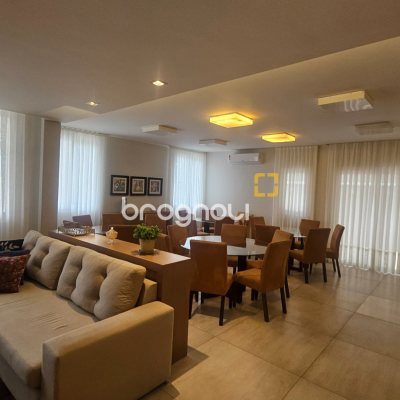 Apartamento com 214m², 4 quartos (sendo 1 suíte), 2 garagens, no bairro Centro em Florianópolis