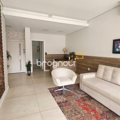 Apartamento com 214m², 4 quartos (sendo 1 suíte), 2 garagens, no bairro Centro em Florianópolis