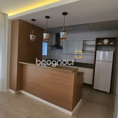 Apartamento com 214m², 4 quartos (sendo 1 suíte), 2 garagens, no bairro Centro em Florianópolis