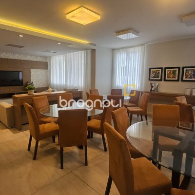 Apartamento com 214m², 4 quartos (sendo 1 suíte), 2 garagens, no bairro Centro em Florianópolis