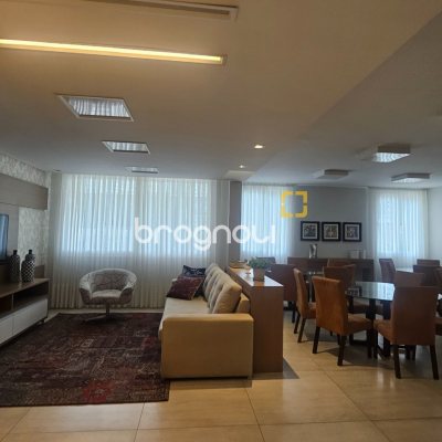 Apartamento com 214m², 4 quartos (sendo 1 suíte), 2 garagens, no bairro Centro em Florianópolis
