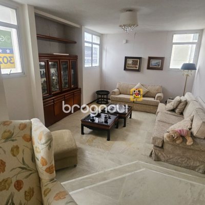 Apartamento com 214m², 4 quartos (sendo 1 suíte), 2 garagens, no bairro Centro em Florianópolis