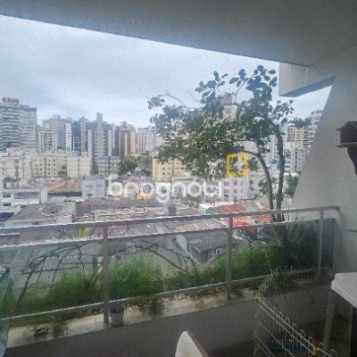 Apartamento com 214m², 4 quartos (sendo 1 suíte), 2 garagens, no bairro Centro em Florianópolis