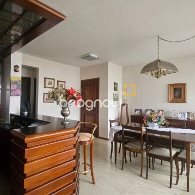 Apartamento com 214m², 4 quartos (sendo 1 suíte), 2 garagens, no bairro Centro em Florianópolis