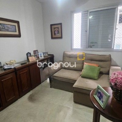 Apartamento com 214m², 4 quartos (sendo 1 suíte), 2 garagens, no bairro Centro em Florianópolis