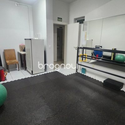 Apartamento com 214m², 4 quartos (sendo 1 suíte), 2 garagens, no bairro Centro em Florianópolis