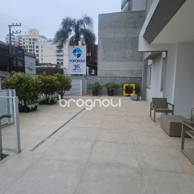 Apartamento com 214m², 4 quartos (sendo 1 suíte), 2 garagens, no bairro Centro em Florianópolis
