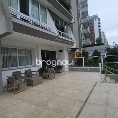 Apartamento com 214m², 4 quartos (sendo 1 suíte), 2 garagens, no bairro Centro em Florianópolis