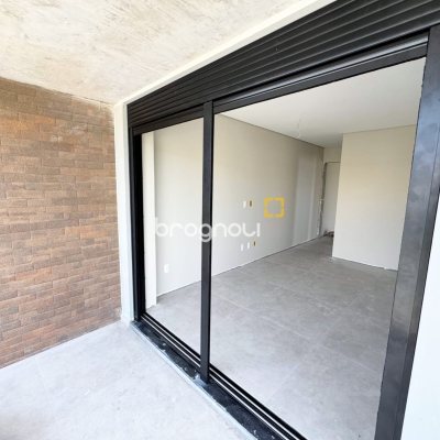 Casa com 179m², 3 quartos (sendo 1 suíte), 2 garagens, no bairro Campeche em Florianópolis
