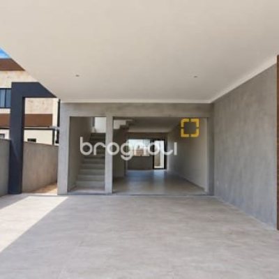 Casa com 179m², 3 quartos (sendo 1 suíte), 2 garagens, no bairro Campeche em Florianópolis