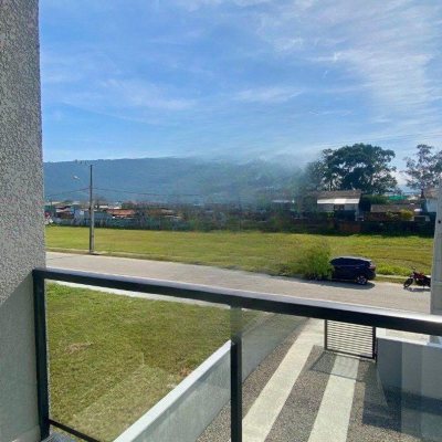 Casa Residencial com 130m², 2 quartos, 2 suítes, 2 garagens, no bairro São João do Rio Vermelho em Florianópolis