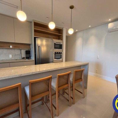 Apartamento com 102m², 3 quartos, 1 suíte, 2 garagens, no bairro Agronômica em Florianópolis