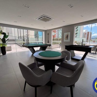 Apartamento com 102m², 3 quartos, 1 suíte, 2 garagens, no bairro Agronômica em Florianópolis