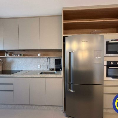 Apartamento com 102m², 3 quartos, 1 suíte, 2 garagens, no bairro Agronômica em Florianópolis