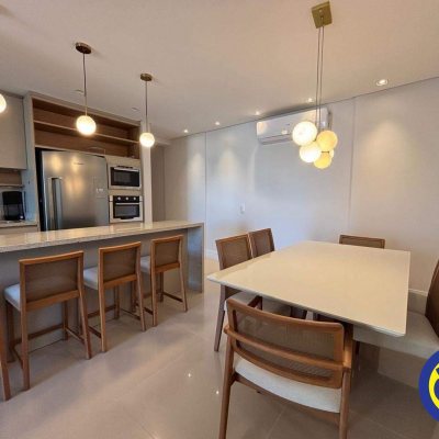 Apartamento com 102m², 3 quartos, 1 suíte, 2 garagens, no bairro Agronômica em Florianópolis