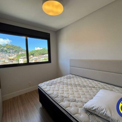 Apartamento com 102m², 3 quartos, 1 suíte, 2 garagens, no bairro Agronômica em Florianópolis