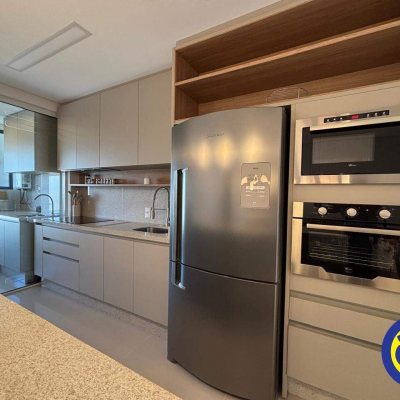 Apartamento com 102m², 3 quartos, 1 suíte, 2 garagens, no bairro Agronômica em Florianópolis