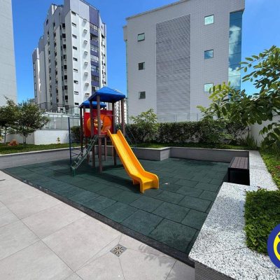 Apartamento com 102m², 3 quartos, 1 suíte, 2 garagens, no bairro Agronômica em Florianópolis