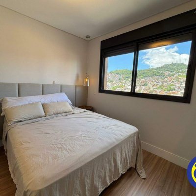 Apartamento com 102m², 3 quartos, 1 suíte, 2 garagens, no bairro Agronômica em Florianópolis