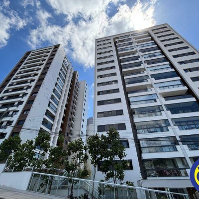 Apartamento com 102m², 3 quartos, 1 suíte, 2 garagens, no bairro Agronômica em Florianópolis
