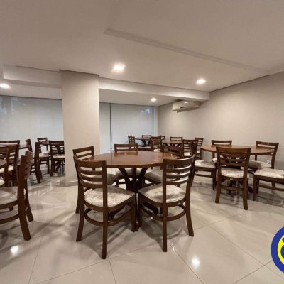 Apartamento com 127m², 3 quartos (sendo 1 suíte), 2 garagens, no bairro Centro em Florianópolis