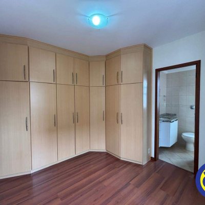 Apartamento com 127m², 3 quartos (sendo 1 suíte), 2 garagens, no bairro Centro em Florianópolis
