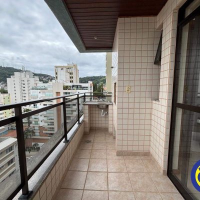 Apartamento com 127m², 3 quartos (sendo 1 suíte), 2 garagens, no bairro Centro em Florianópolis