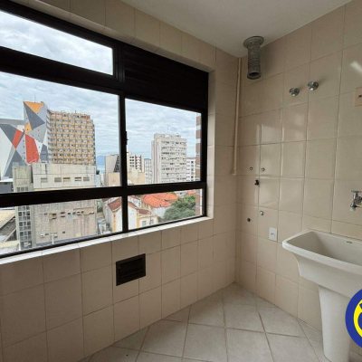 Apartamento com 127m², 3 quartos (sendo 1 suíte), 2 garagens, no bairro Centro em Florianópolis