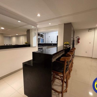Apartamento com 127m², 3 quartos (sendo 1 suíte), 2 garagens, no bairro Centro em Florianópolis