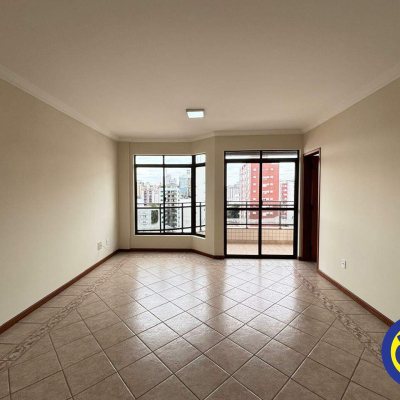 Apartamento com 127m², 3 quartos, 1 suíte, 2 garagens, no bairro Centro em Florianópolis