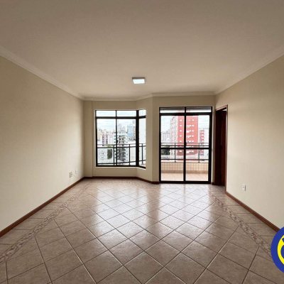 Apartamento com 127m², 3 quartos (sendo 1 suíte), 2 garagens, no bairro Centro em Florianópolis