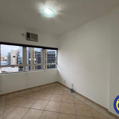Salas/Conjuntos com 33m², no bairro Centro em Florianópolis