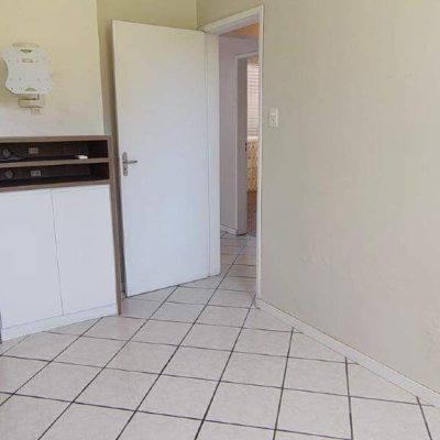 Casa com 200m², 2 quartos, 8 garagens, no bairro Kobrasol em São José