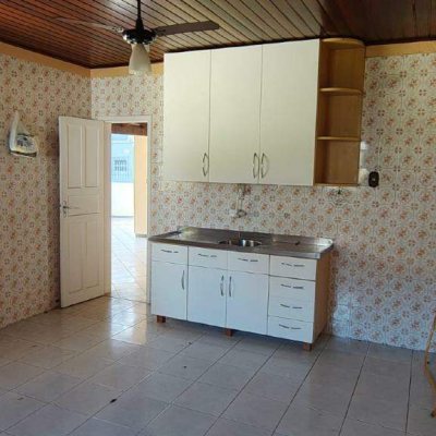 Casa com 200m², 2 quartos, 8 garagens, no bairro Kobrasol em São José