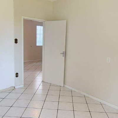 Casa com 200m², 2 quartos, 8 garagens, no bairro Kobrasol em São José