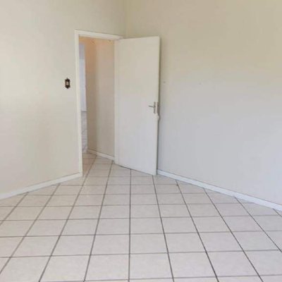 Casa com 200m², 2 quartos, 8 garagens, no bairro Kobrasol em São José