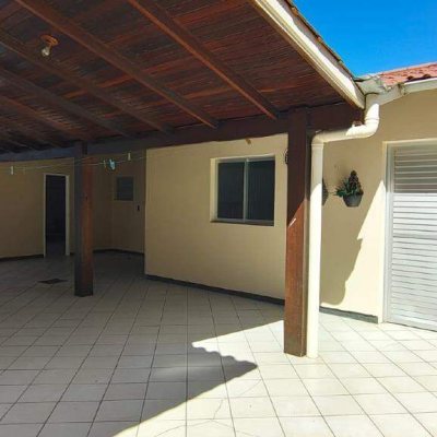 Casa com 200m², 2 quartos, 8 garagens, no bairro Kobrasol em São José
