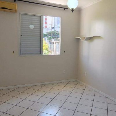 Casa com 200m², 2 quartos, 8 garagens, no bairro Kobrasol em São José