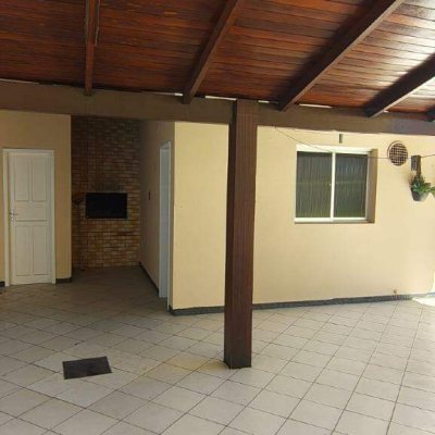 Casa com 200m², 2 quartos, 8 garagens, no bairro Kobrasol em São José