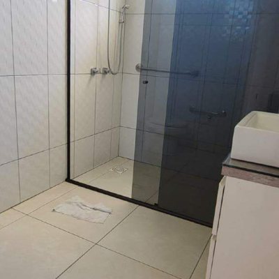 Casa com 200m², 2 quartos, 8 garagens, no bairro Kobrasol em São José