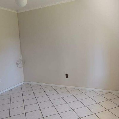 Casa com 200m², 2 quartos, 8 garagens, no bairro Kobrasol em São José