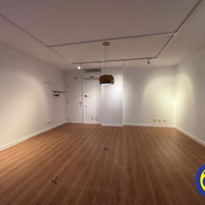 Salas/Conjuntos com 30m², 1 garagem, no bairro Itacorubi em Florianópolis